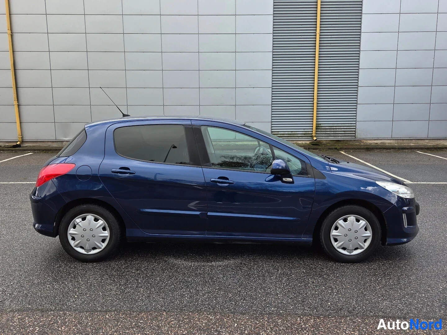 Sininen Peugeot 308 2009, etuviisto, keula oikealle, kuva 3