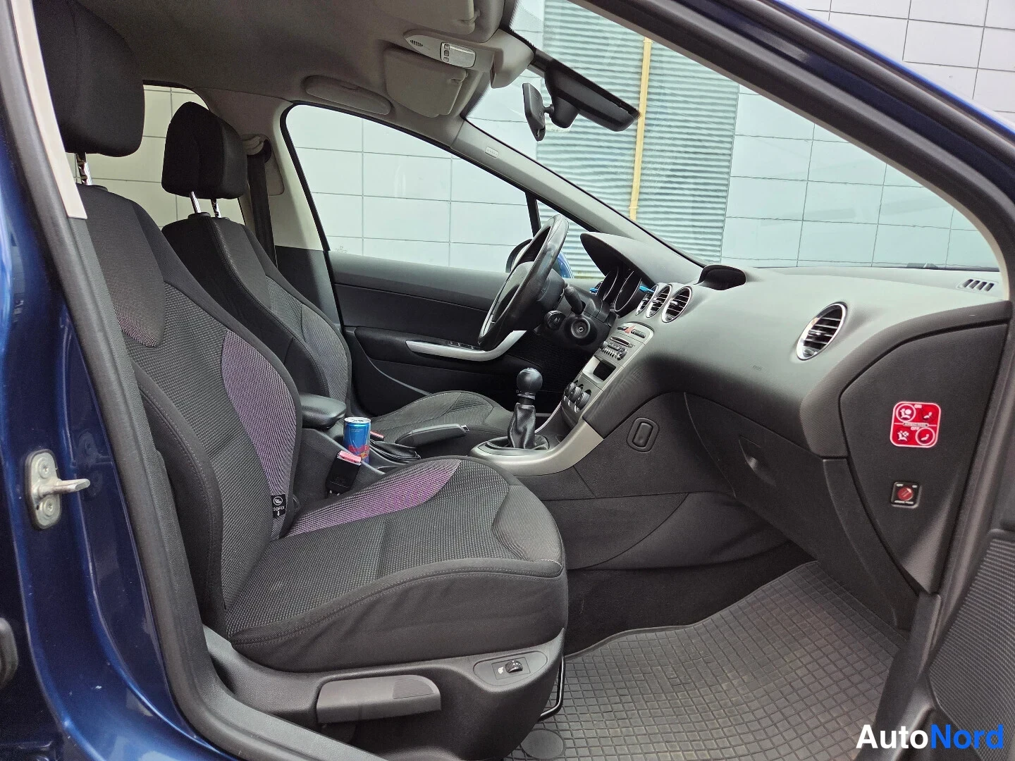 Sininen Peugeot 308 2009, ohjaamo, kuva 9