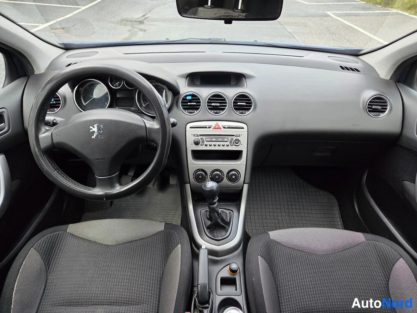 Sininen Peugeot 308 2009, ohjaamo, kuva 11