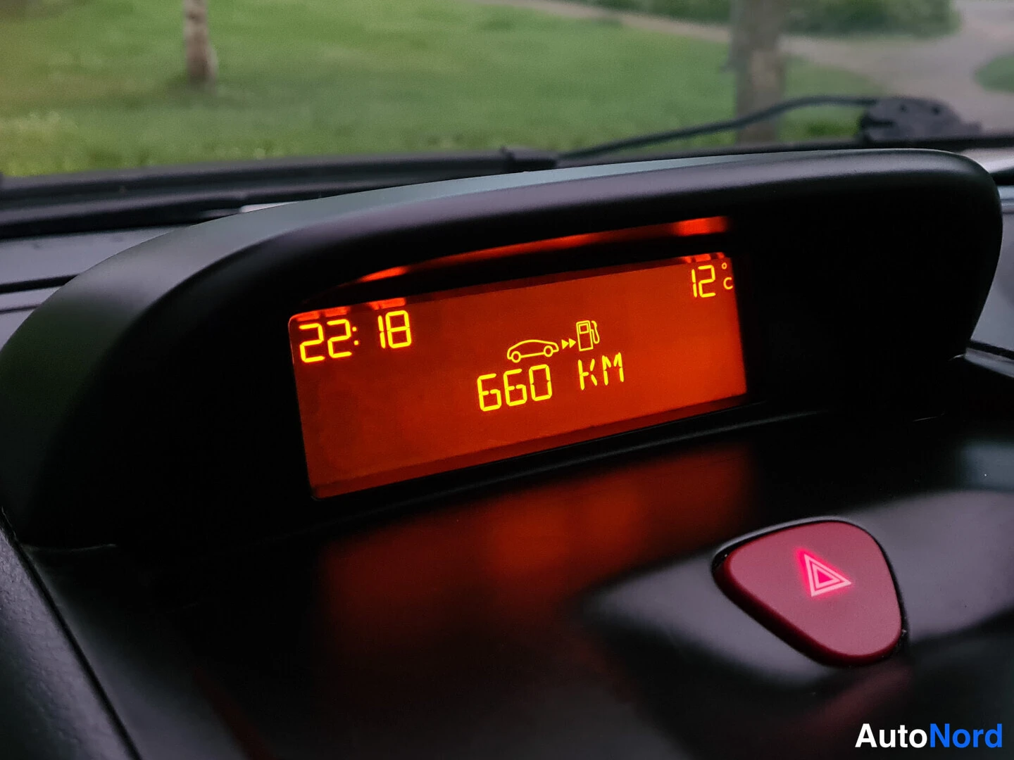 Valkoinen Peugeot Expert 2015, yksityiskohta, kuva 17