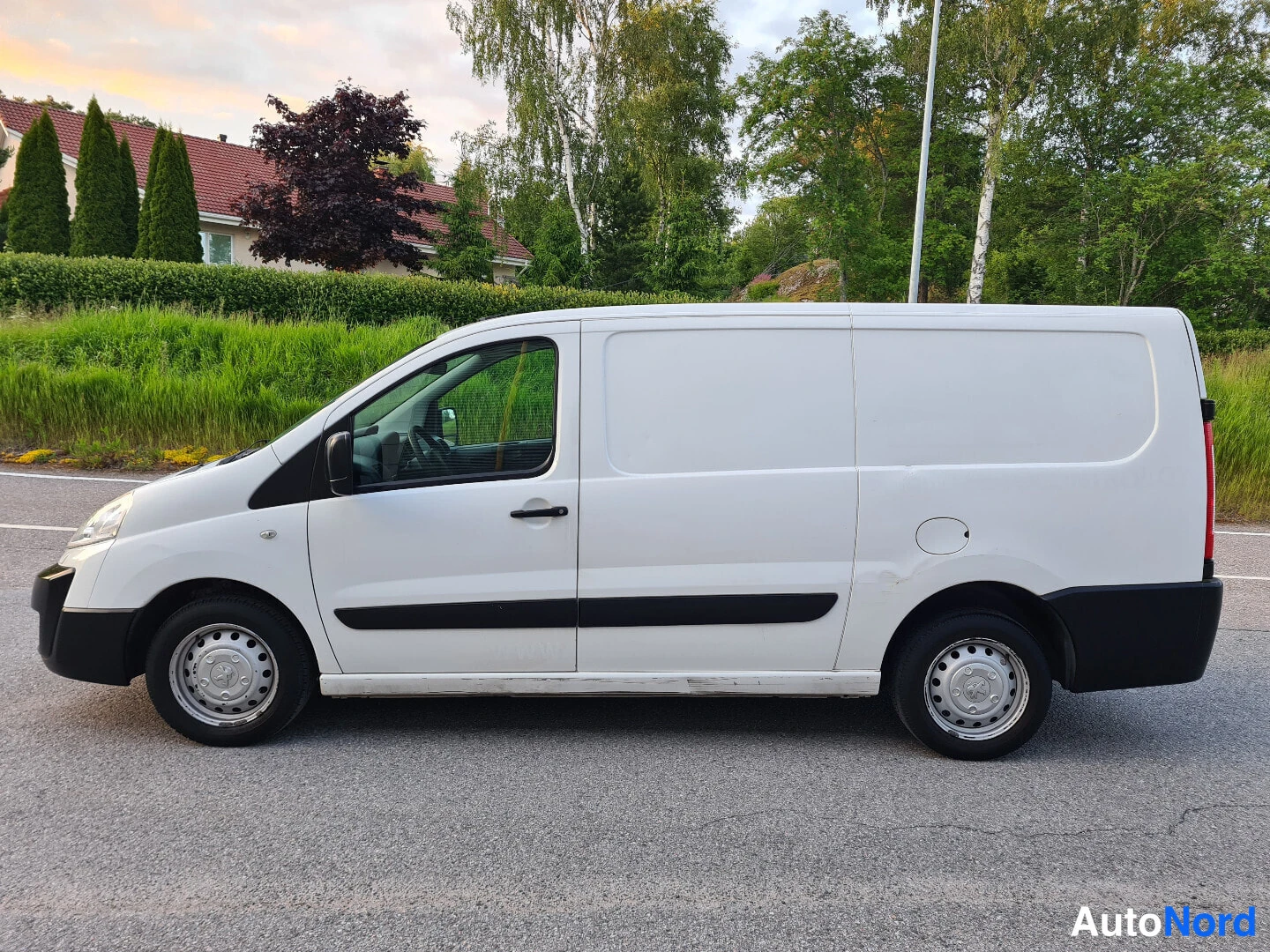 Valkoinen Peugeot Expert 2015, sivulta, kuva 5