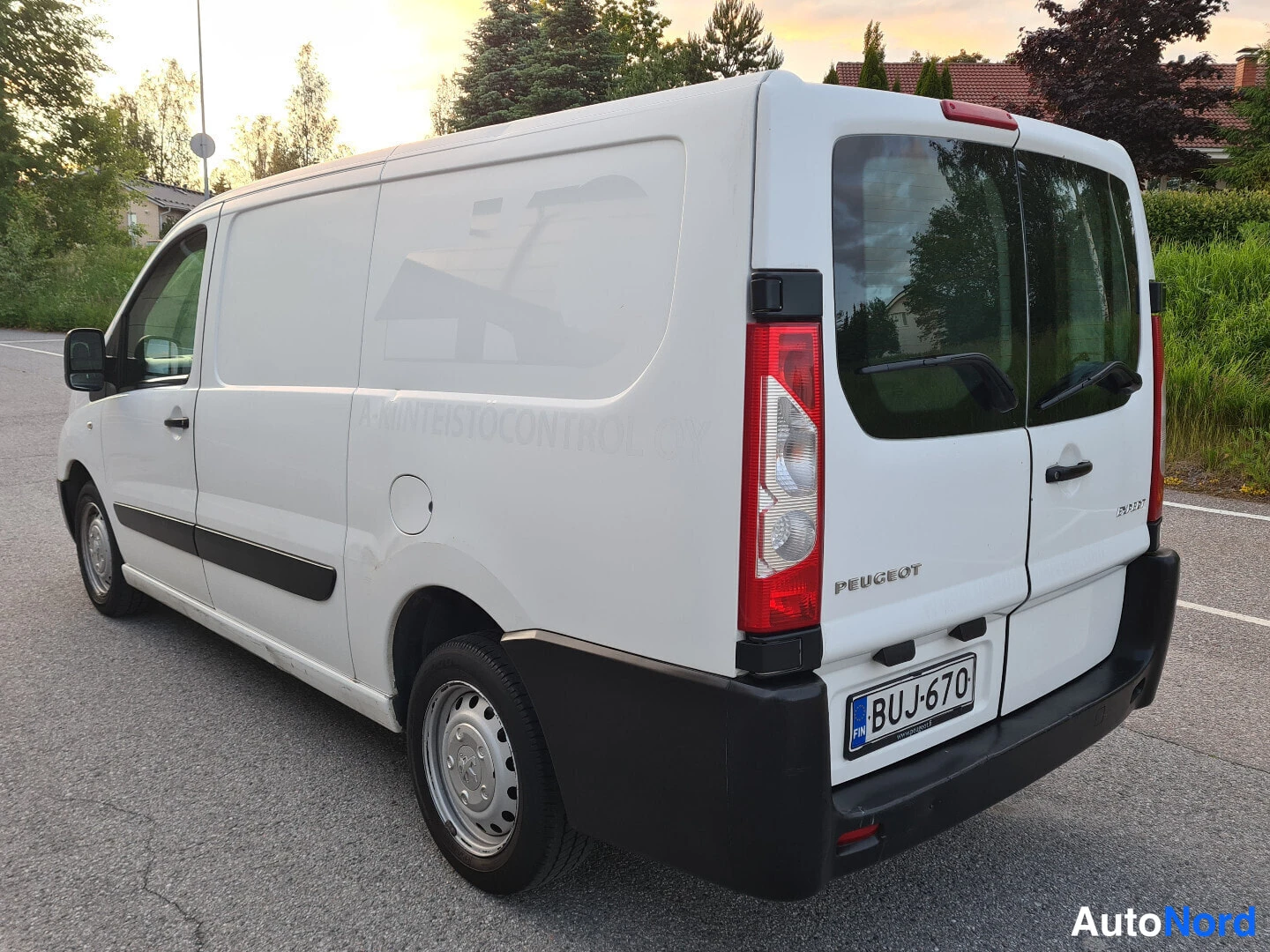 Valkoinen Peugeot Expert 2015, takaviisto, kuva 7