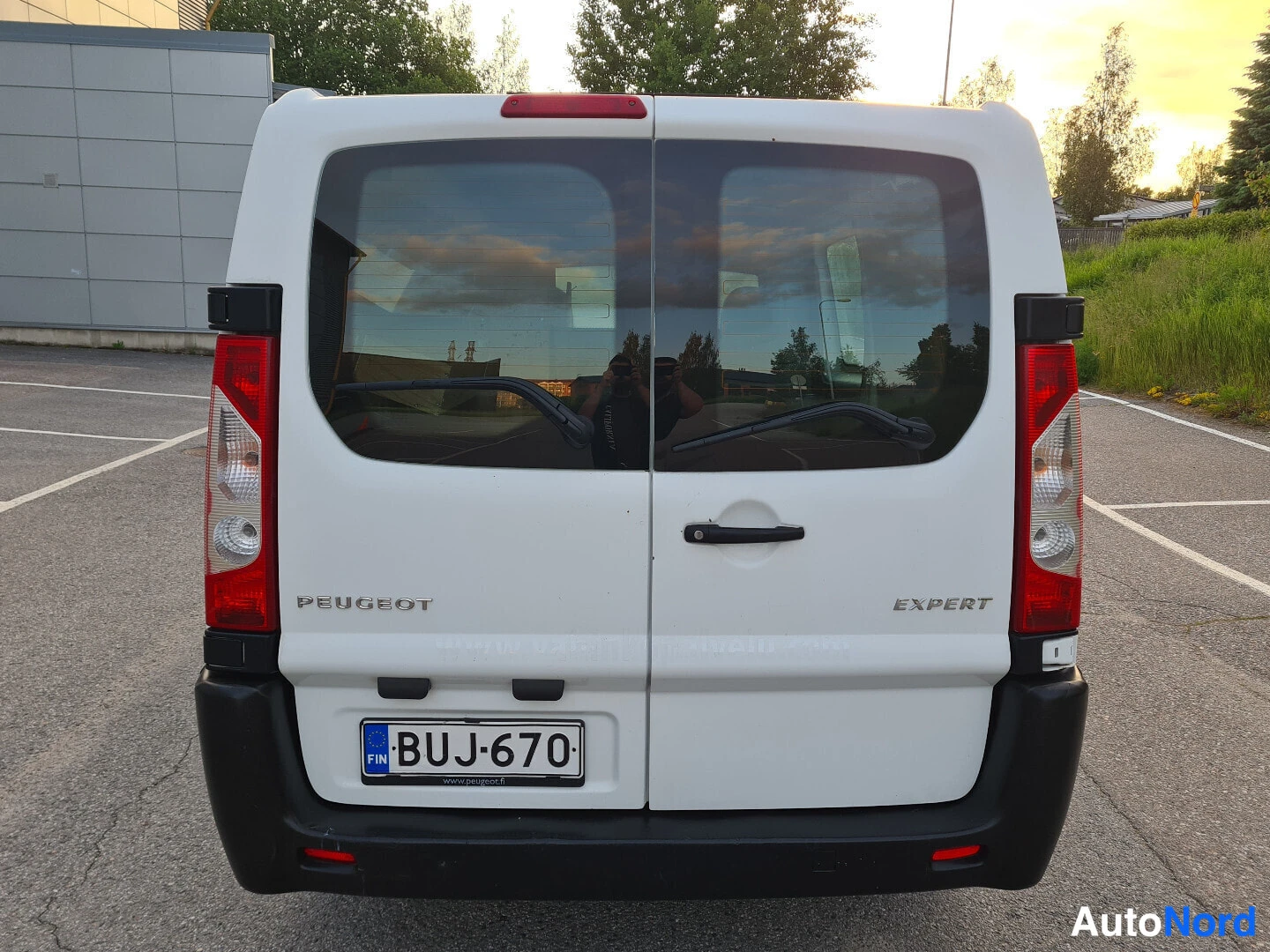 Valkoinen Peugeot Expert 2015, takaa, kuva 9