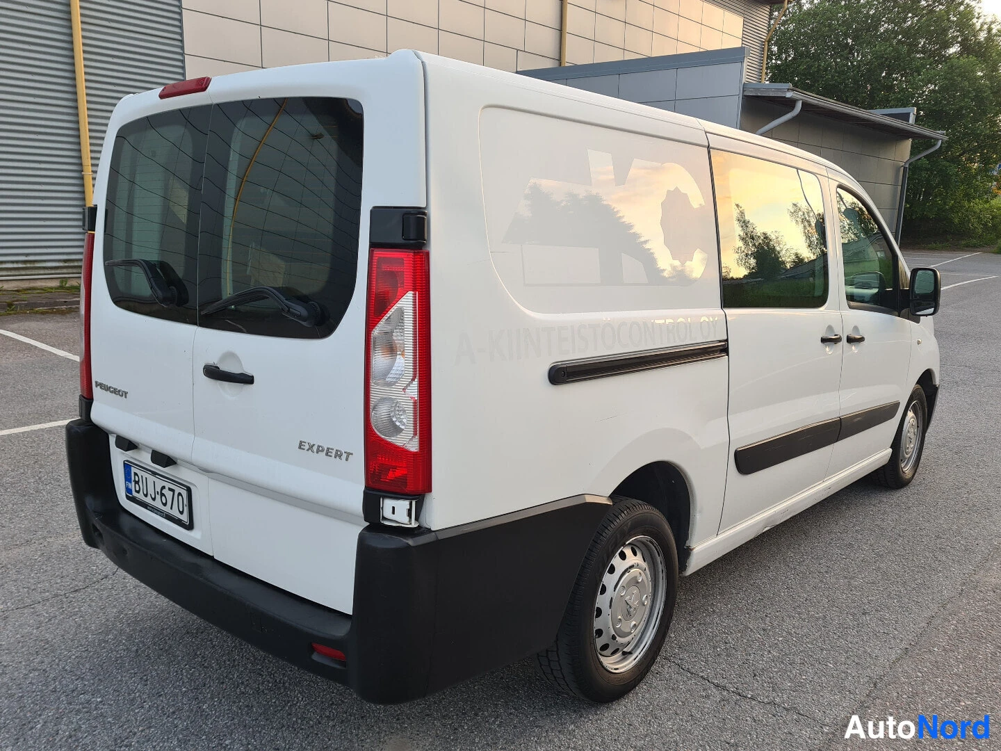 Valkoinen Peugeot Expert 2015, takaviisto, kuva 8