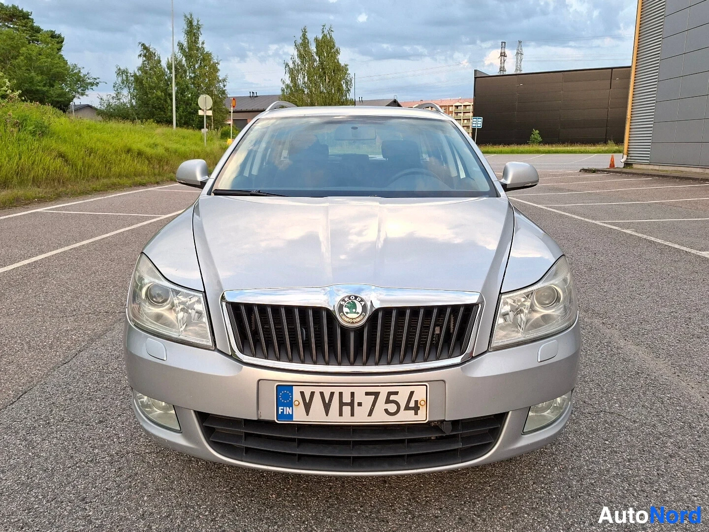 Hopea Skoda Octavia 2010, edestä, kuva 4