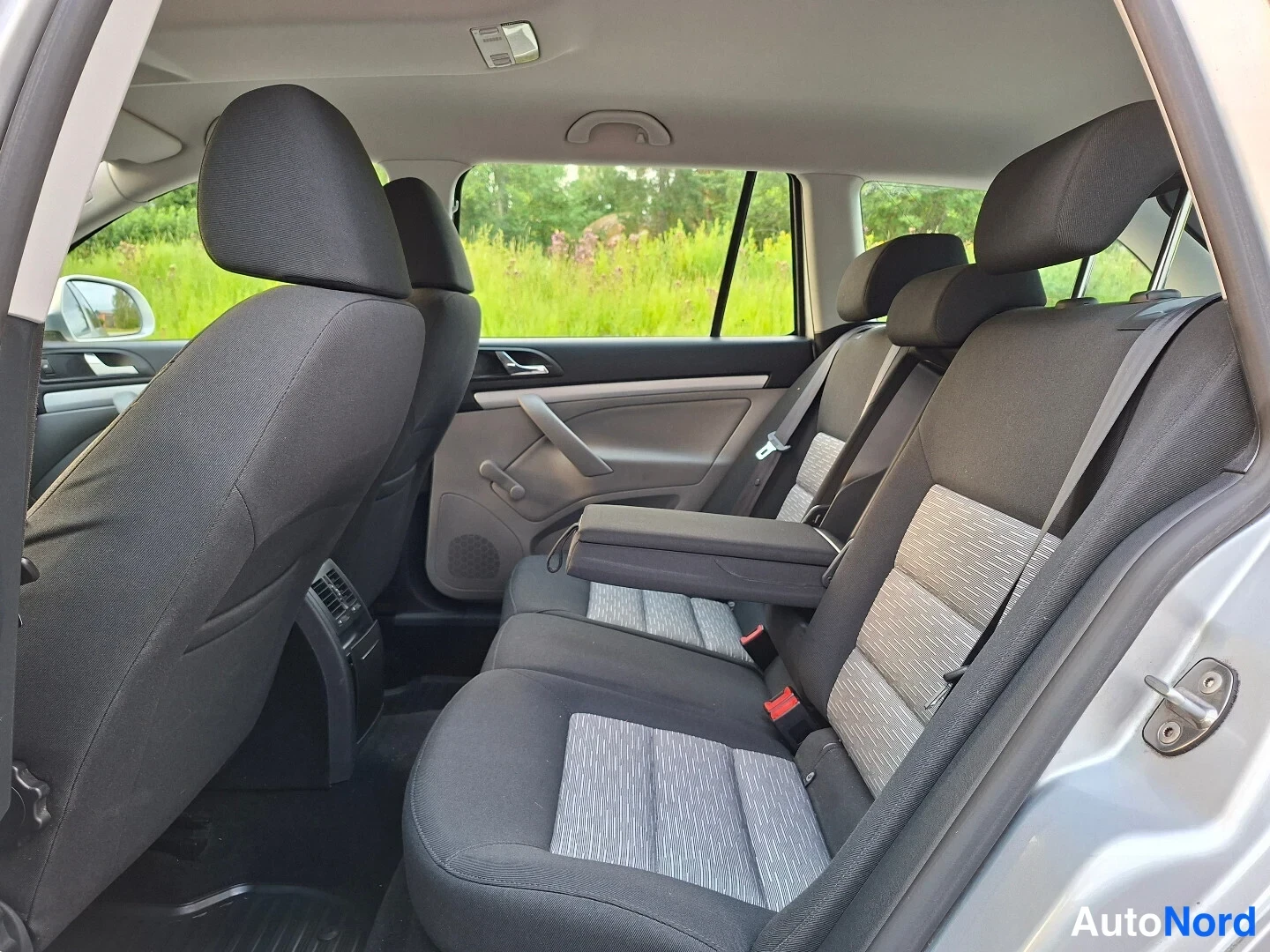Hopea Skoda Octavia 2010, takaistuimet, kuva 15