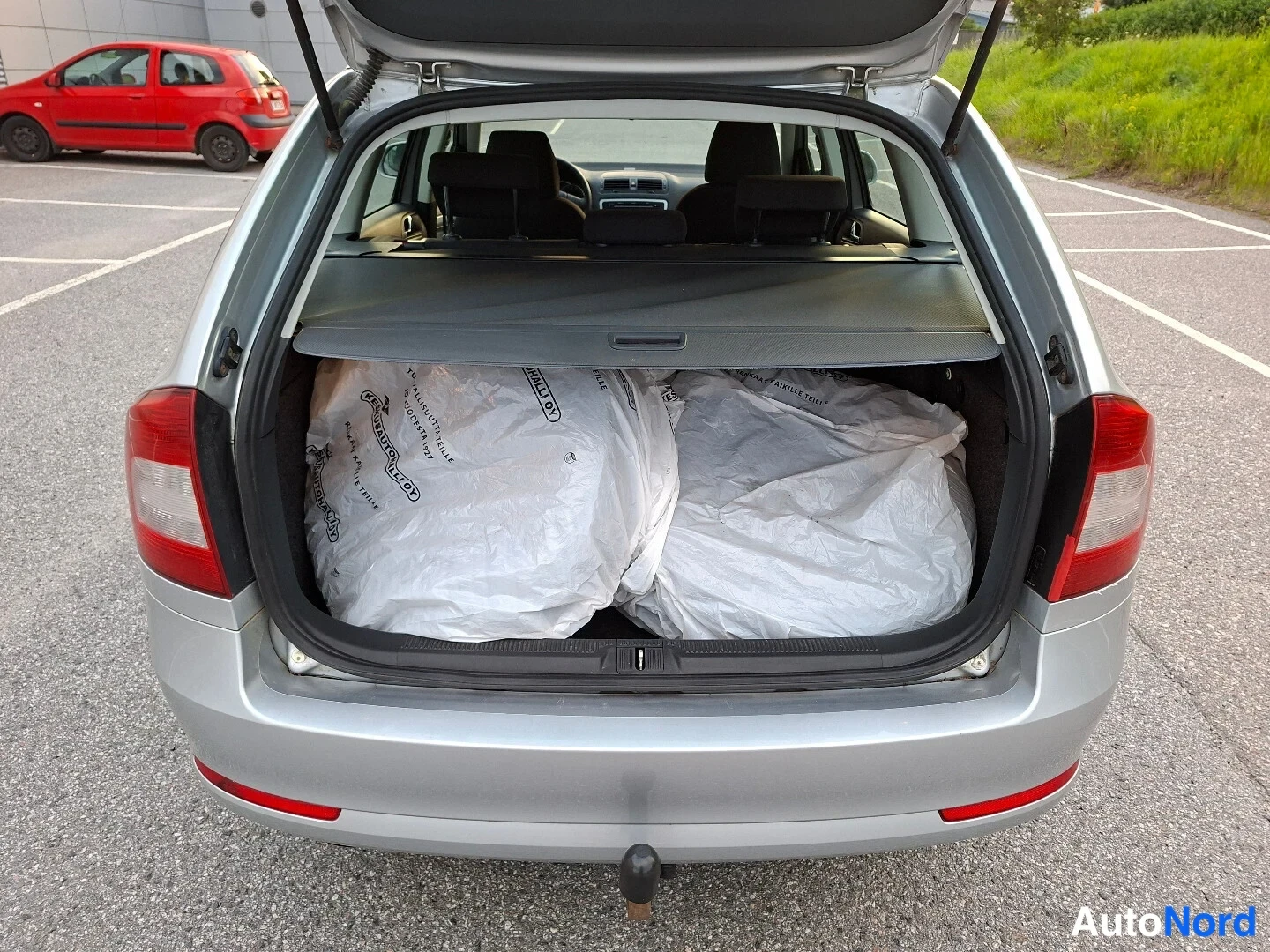 Hopea Skoda Octavia 2010, tavaratila, kuva 17