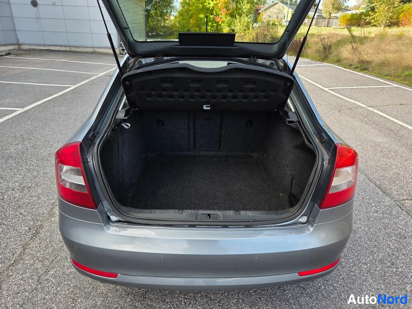 Harmaa Skoda Octavia 2012, tavaratila, kuva 17