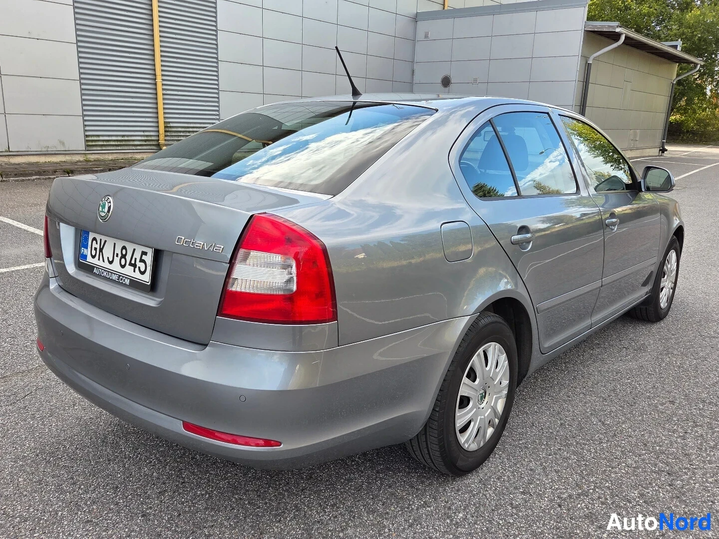 Harmaa Skoda Octavia 2012, takaviisto, kuva 7