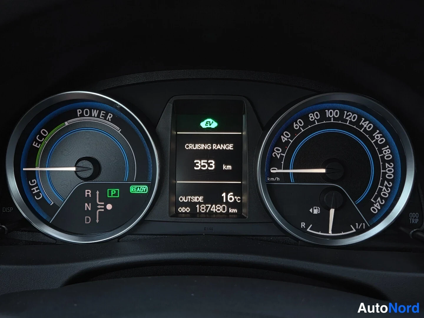 Valkoinen Toyota Auris Touring Sports 2015, yksityiskohta, kuva 18