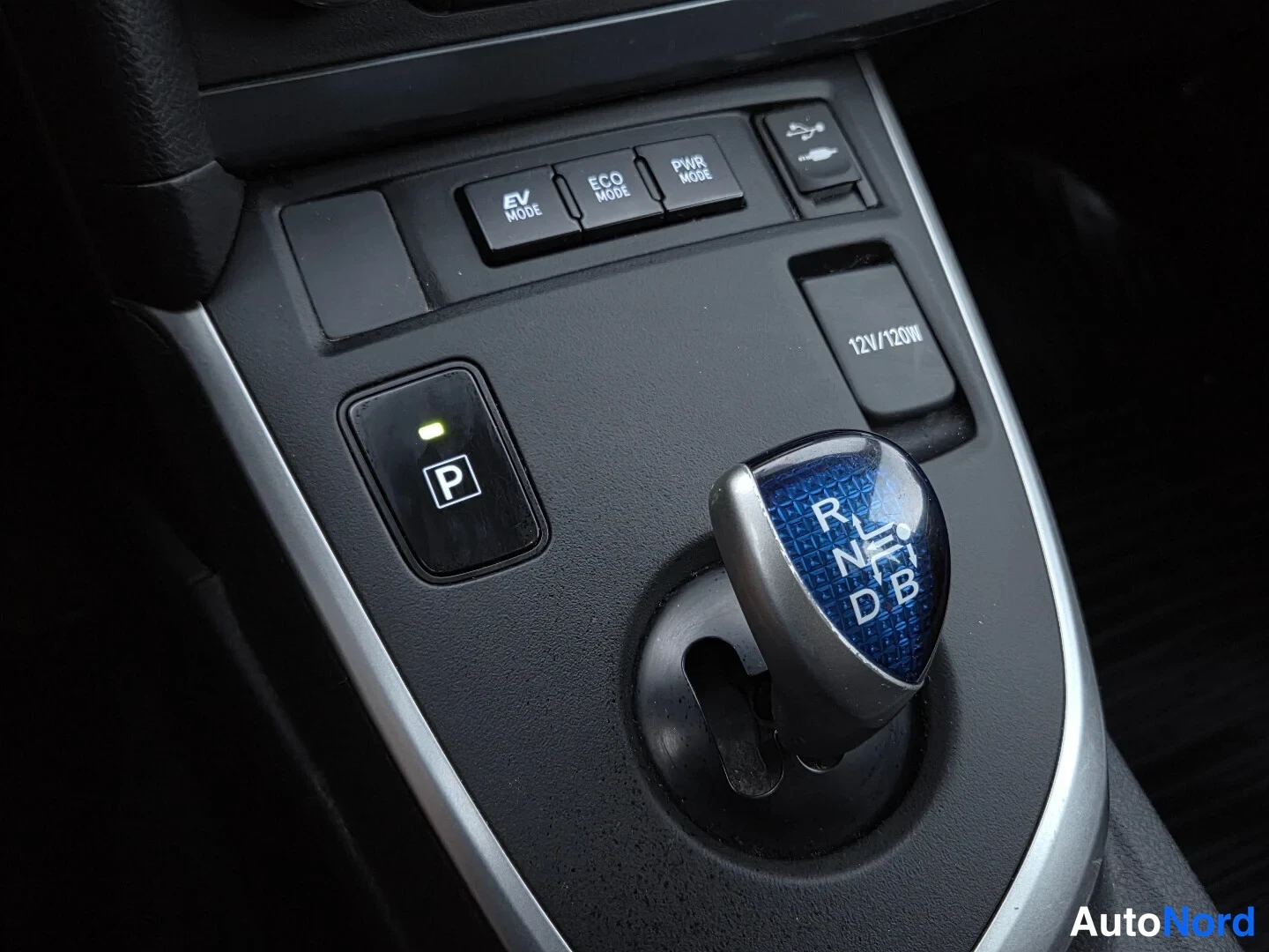 Valkoinen Toyota Auris Touring Sports 2015, yksityiskohta, kuva 22