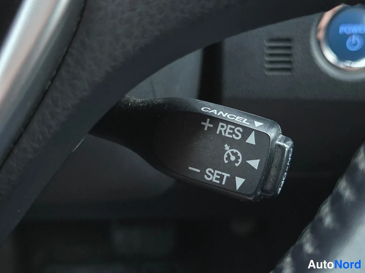 Valkoinen Toyota Auris Touring Sports 2015, yksityiskohta, kuva 24