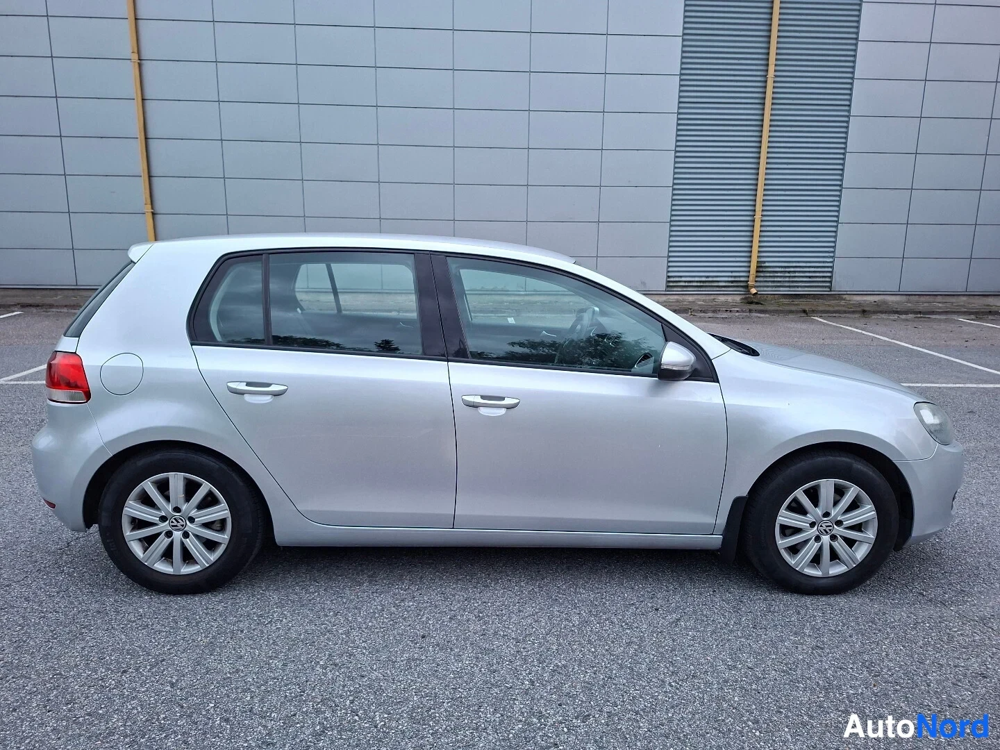Hopea Volkswagen Golf 2011, sivulta, kuva 5