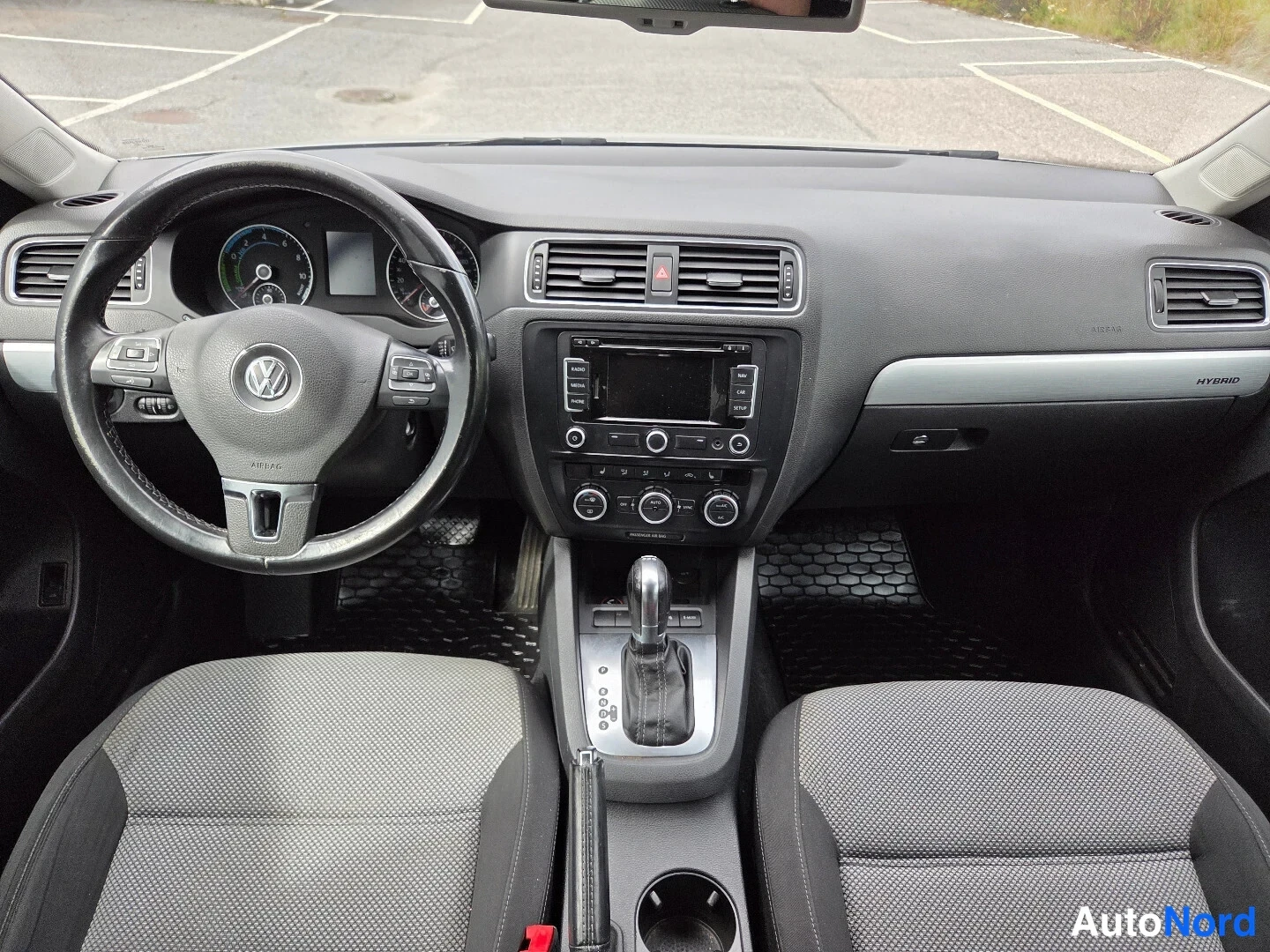 Hopea Volkswagen Jetta 2015, ohjaamo, kuva 10
