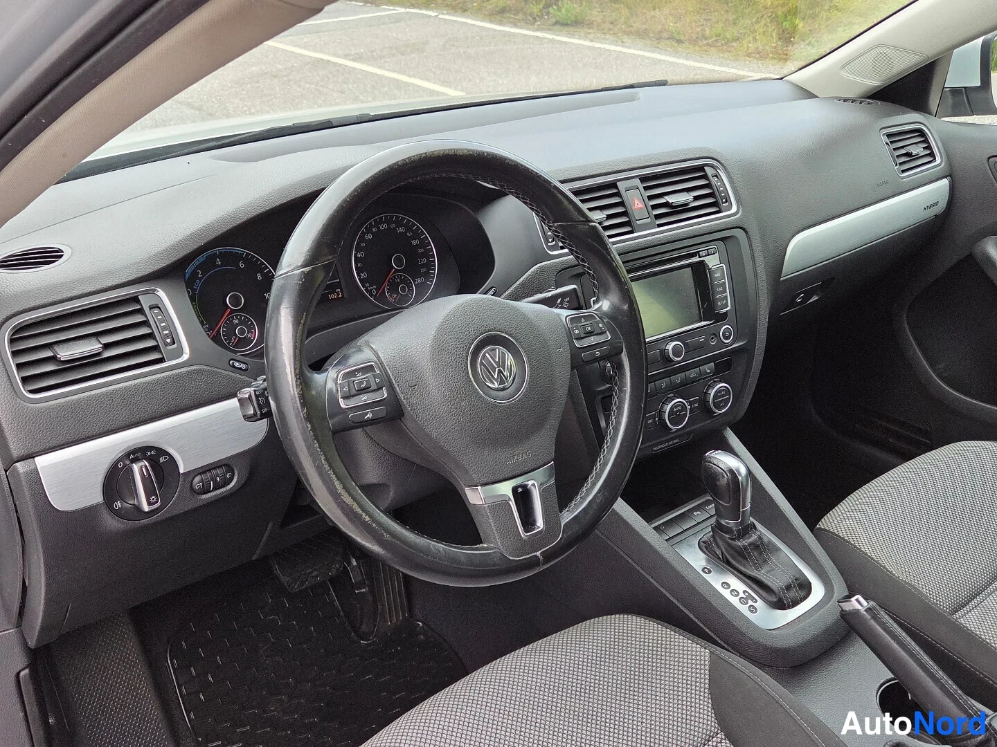 Hopea Volkswagen Jetta 2015, ohjaamo, kuva 12