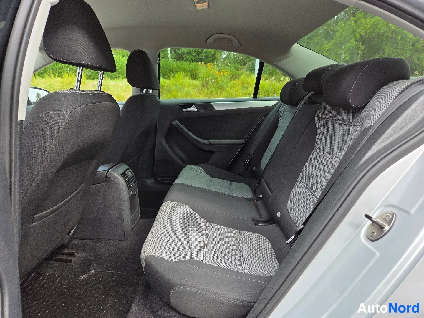 Hopea Volkswagen Jetta 2015, takaistuimet, kuva 15