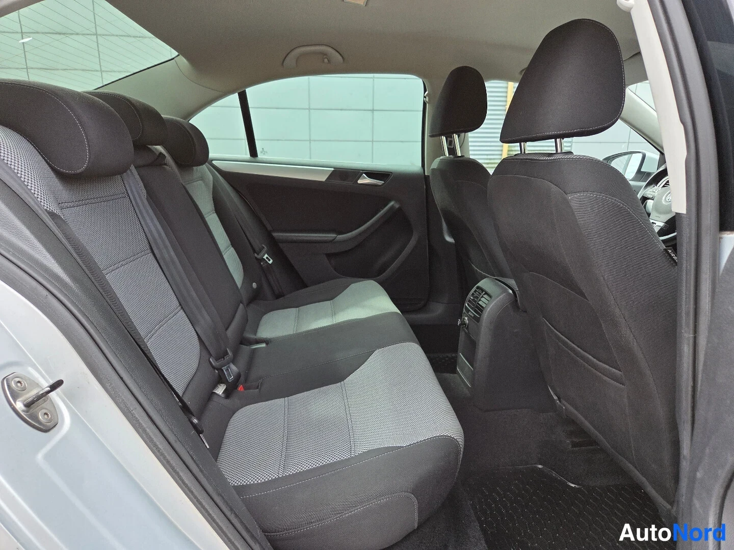 Hopea Volkswagen Jetta 2015, takaistuimet, kuva 16