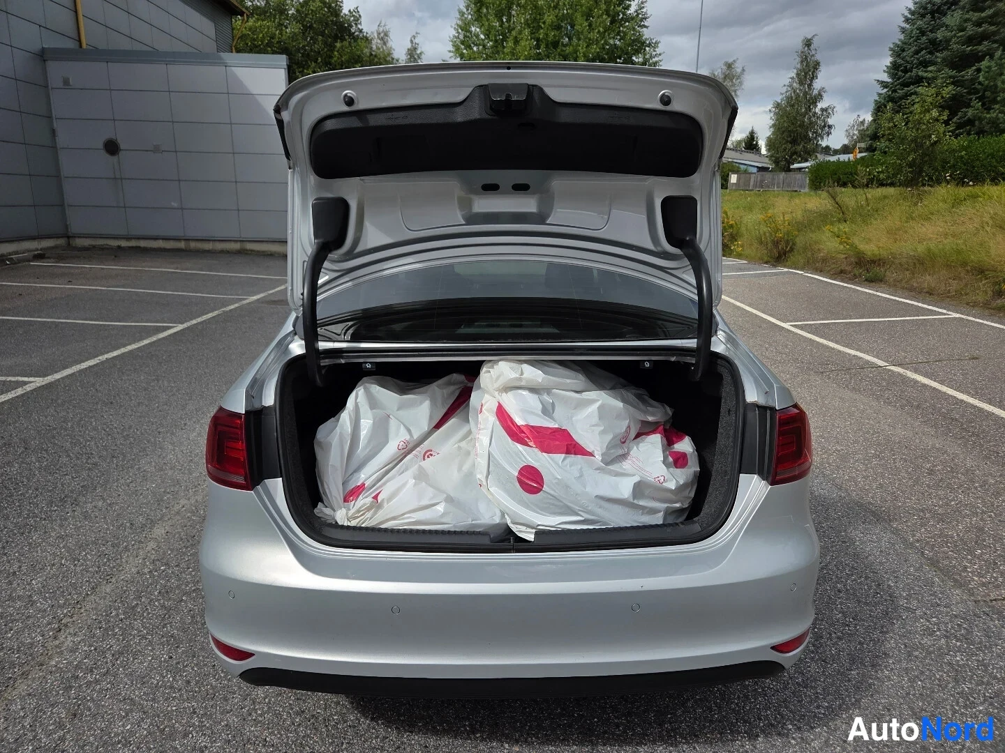 Hopea Volkswagen Jetta 2015, tavaratila, kuva 17