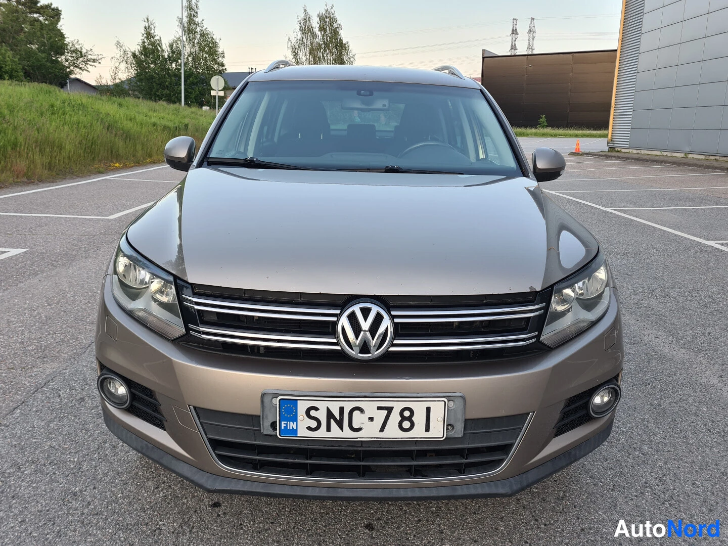 Beige Volkswagen Tiguan 2012, edestä, kuva 4