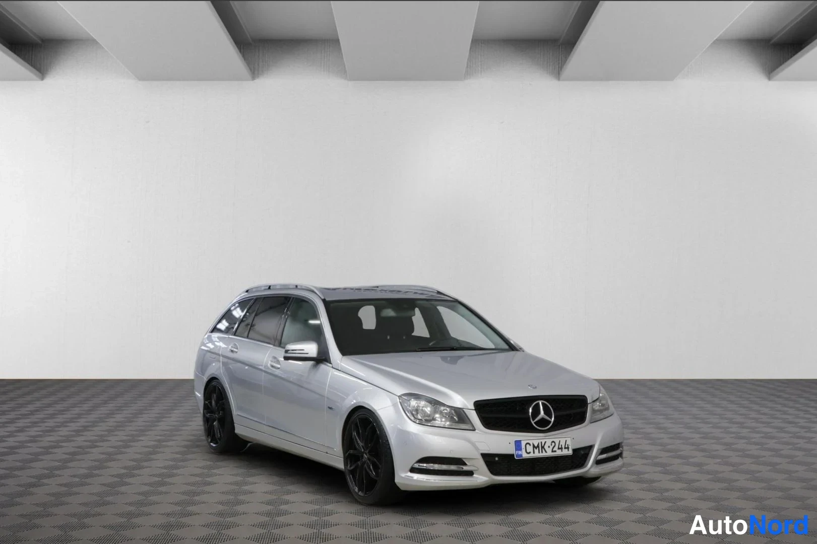Harmaa Mercedes-Benz C 200 CDI 2011, etuviisto, keula oikealle, kuva 2