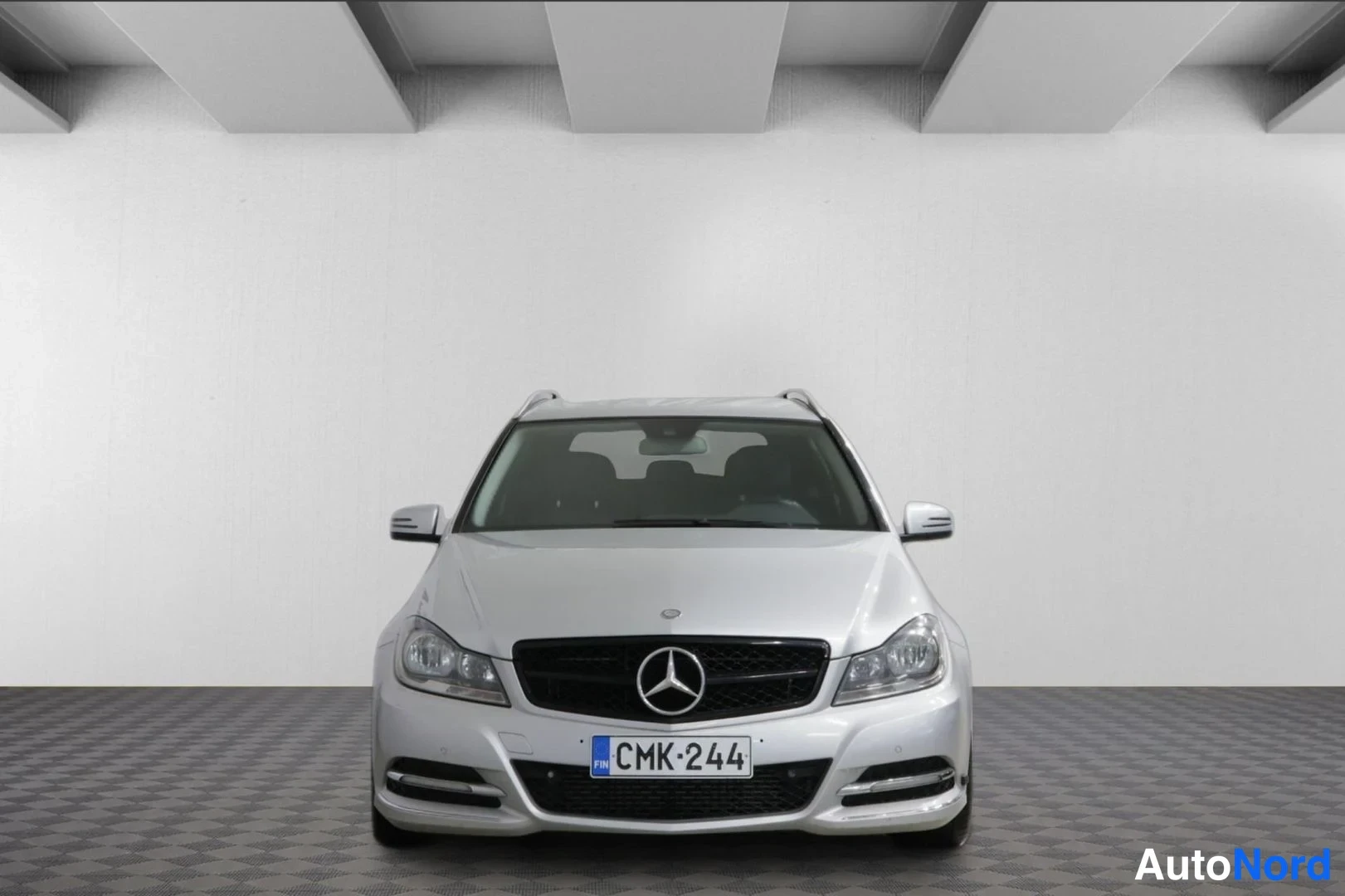 Harmaa Mercedes-Benz C 200 CDI 2011, edestä, kuva 3