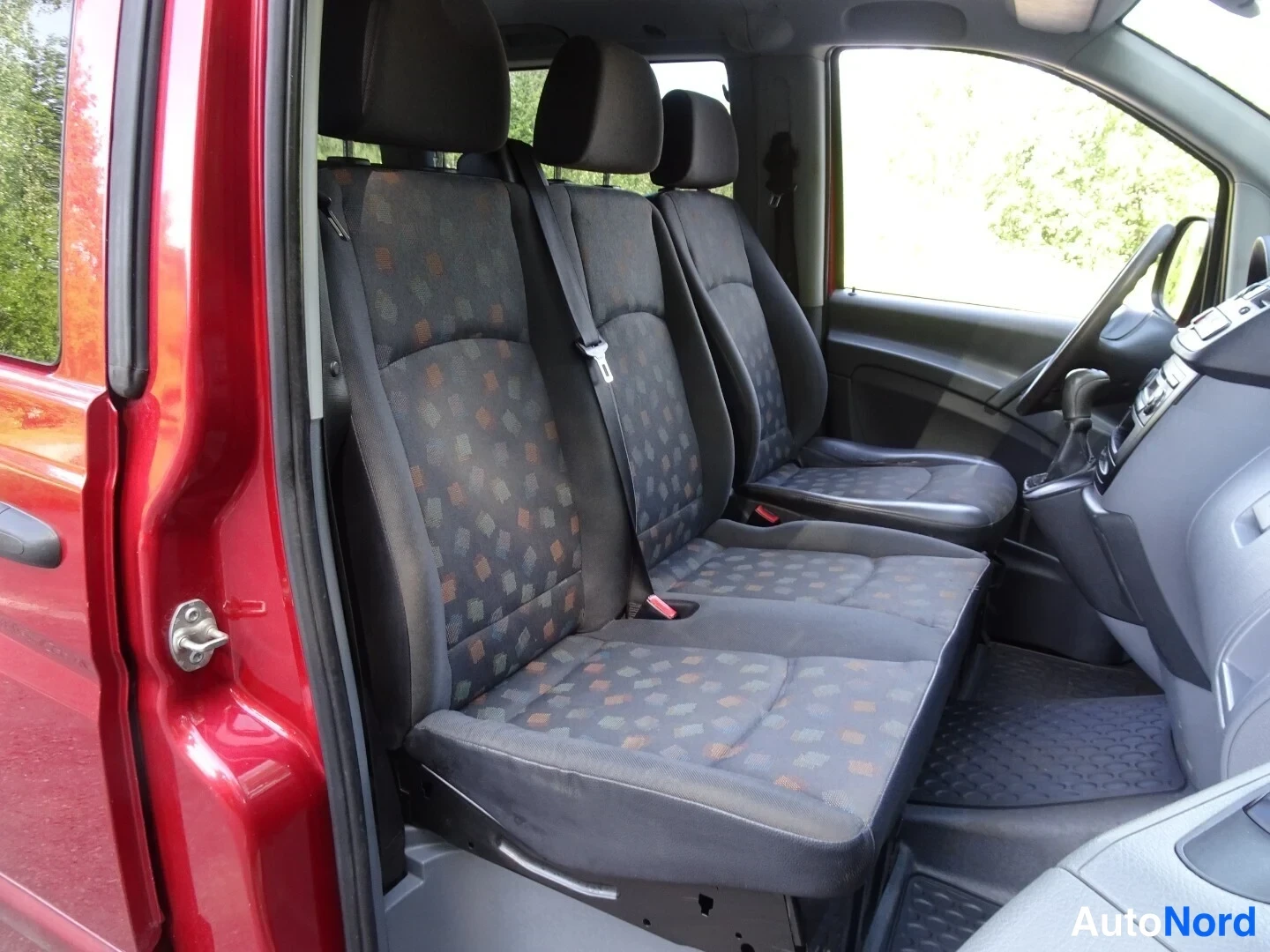 Punainen Mercedes-Benz Vito 115 CDI 2008, etuistuimet, kuva 21