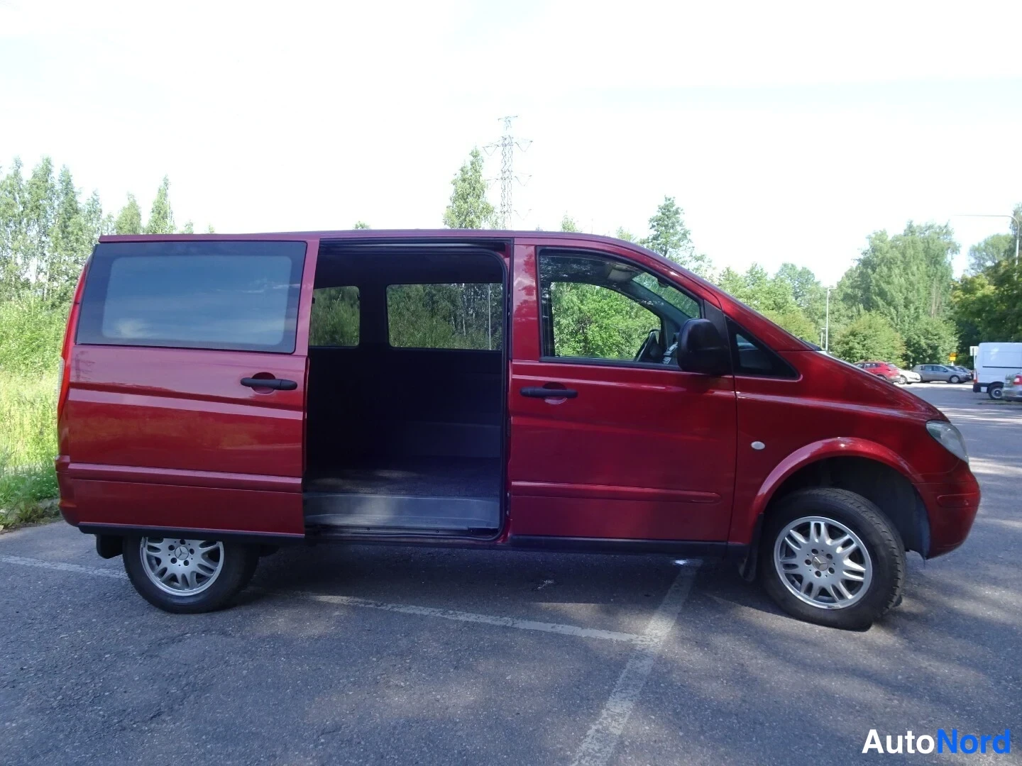 Punainen Mercedes-Benz Vito 115 CDI 2008, sivulta, kuva 10