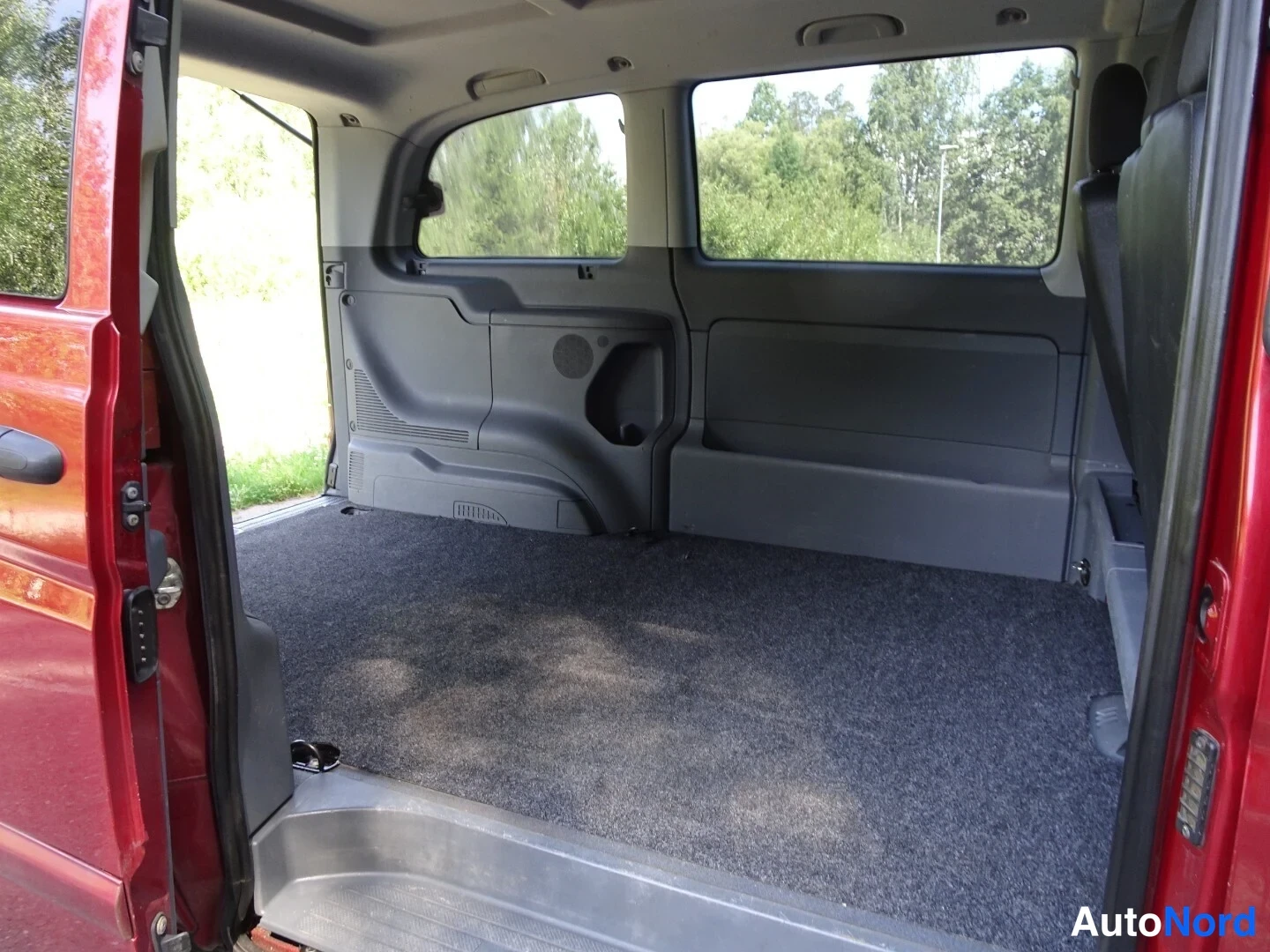Punainen Mercedes-Benz Vito 115 CDI 2008, tavaratila, kuva 22
