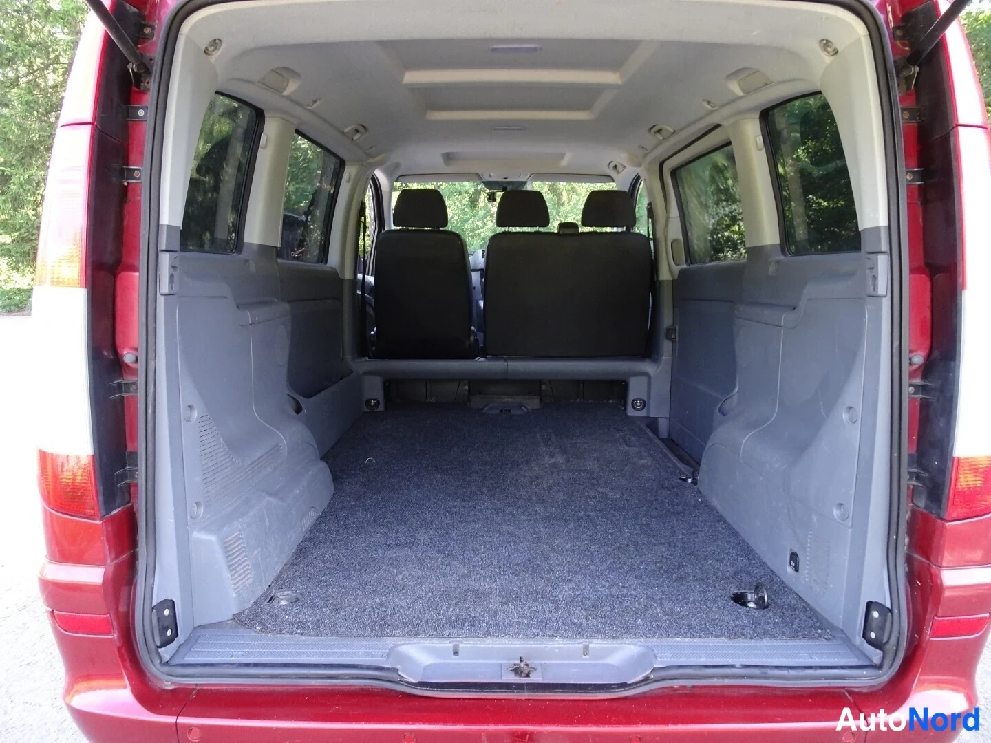 Punainen Mercedes-Benz Vito 115 CDI 2008, tavaratila, kuva 23