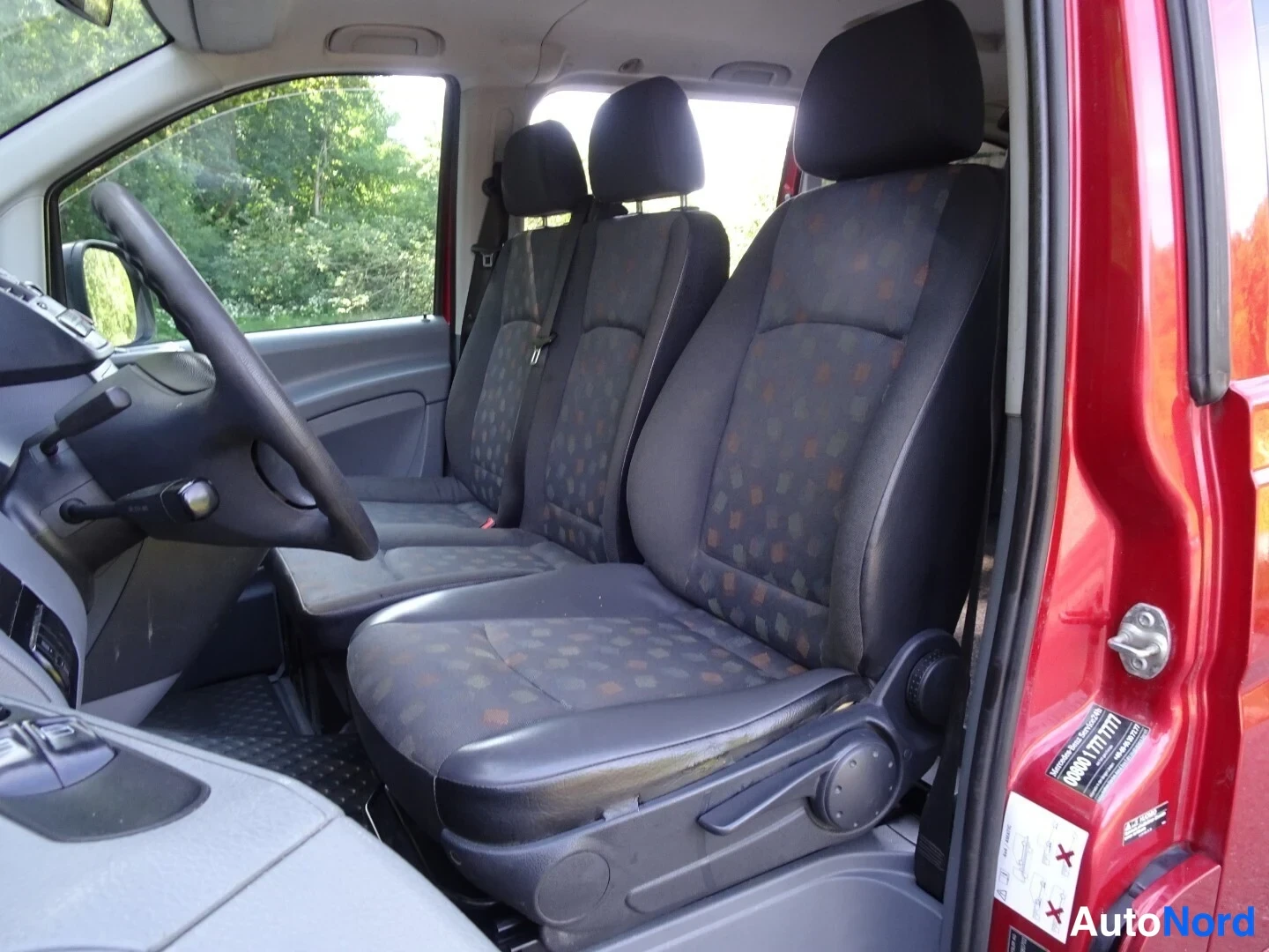 Punainen Mercedes-Benz Vito 115 CDI 2008, etuistuimet, kuva 20