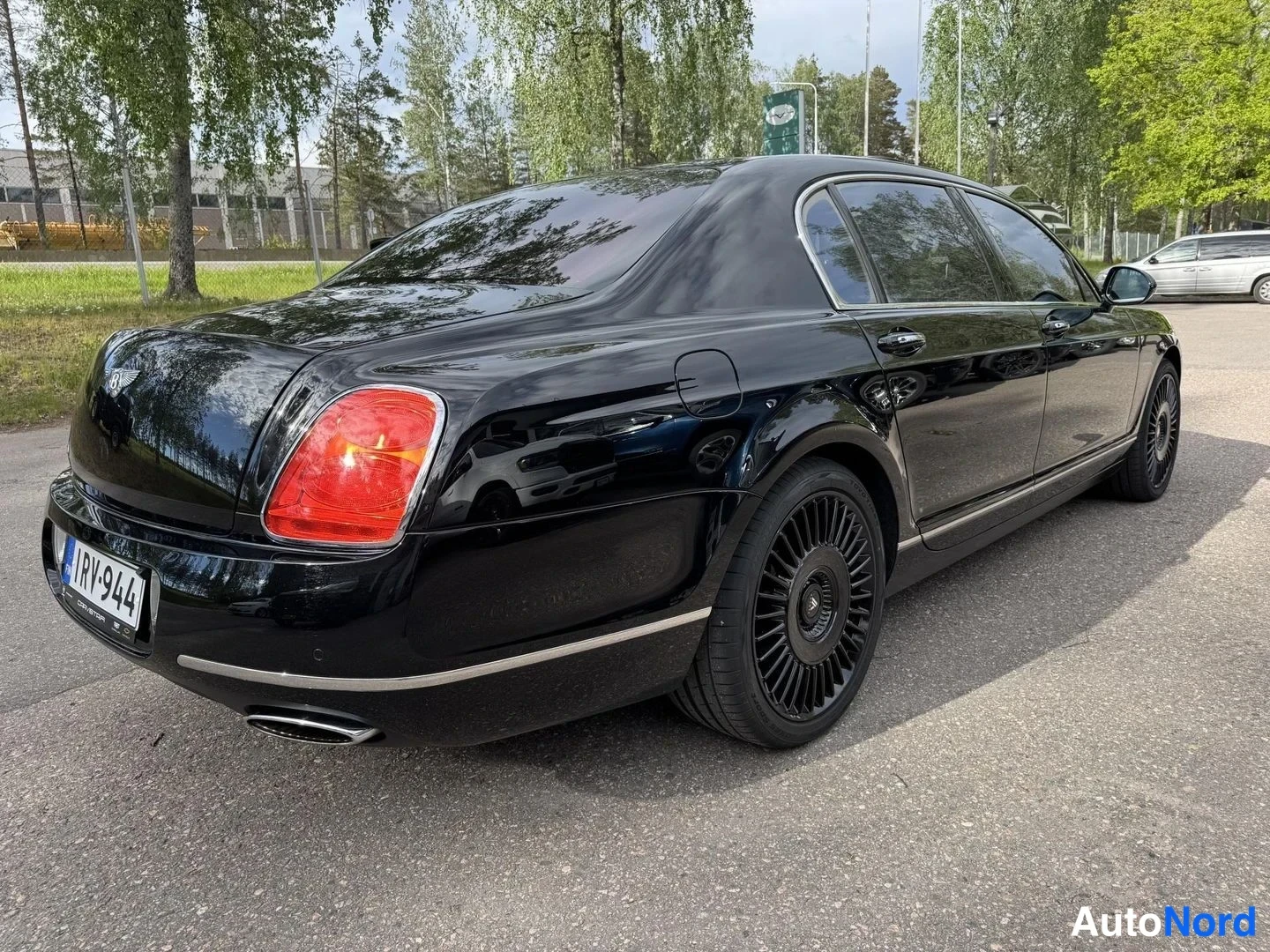 Musta Bentley Flying Spur 2011, takaviisto, kuva 6