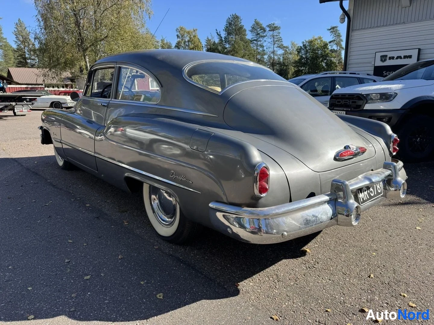Harmaa Buick Special 1950, takaviisto, kuva 6