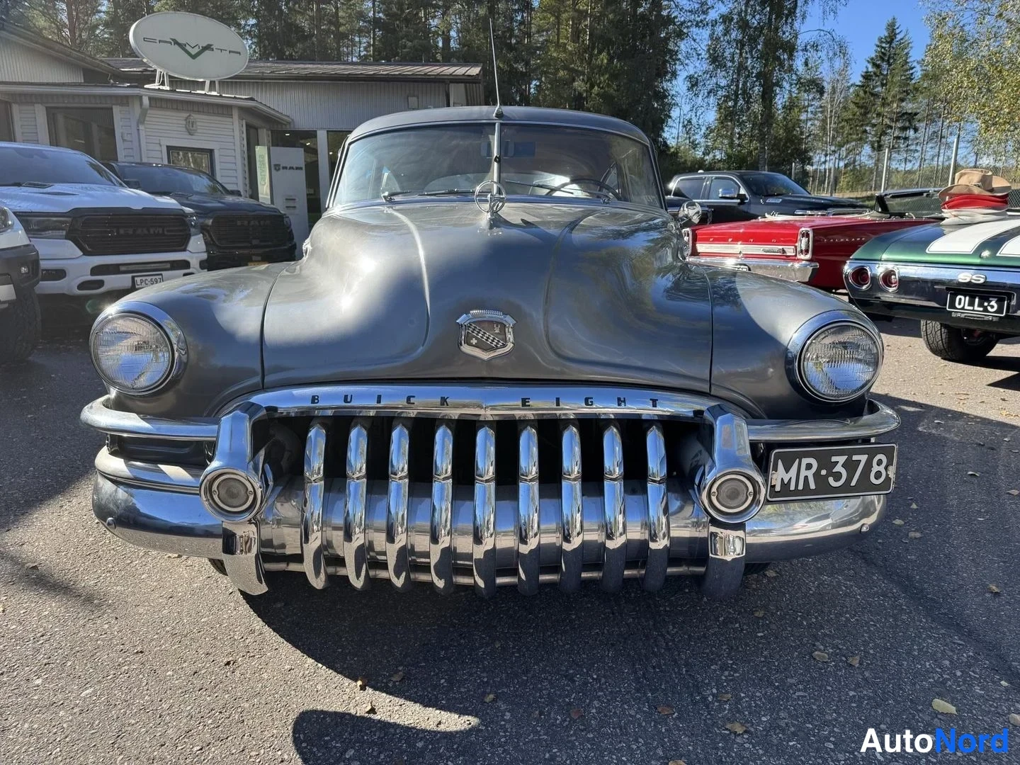 Harmaa Buick Special 1950, edestä, kuva 3
