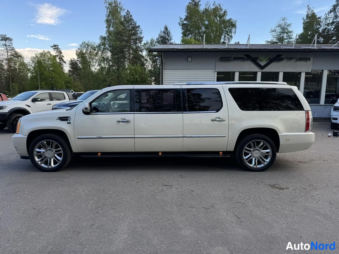 Valkoinen Cadillac Escalade ESV 2008, etuviisto, keula vasemmalle, kuva 2