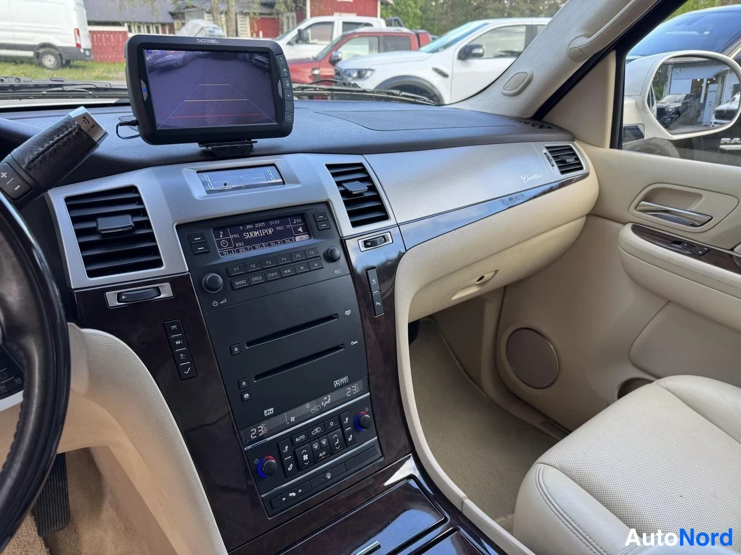 Valkoinen Cadillac Escalade ESV 2008, ohjaamo, kuva 9