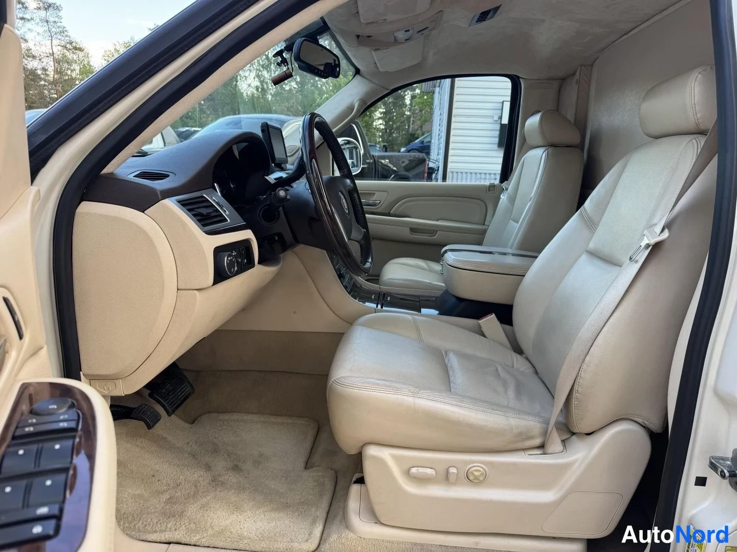 Valkoinen Cadillac Escalade ESV 2008, ohjaamo, kuva 10