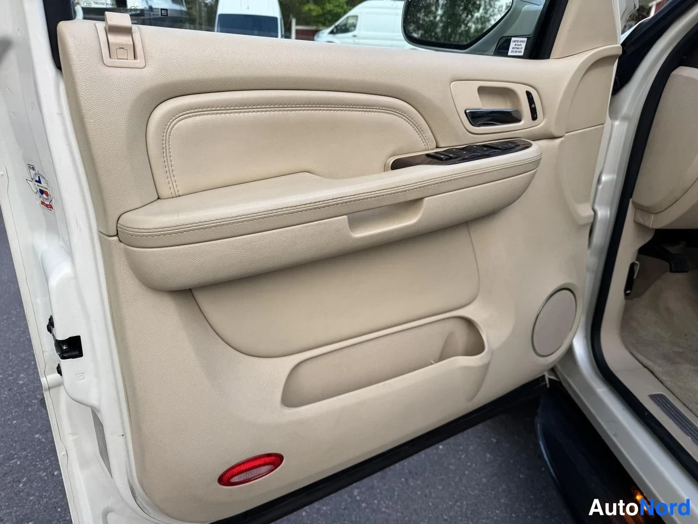 Valkoinen Cadillac Escalade ESV 2008, yksityiskohta, kuva 20