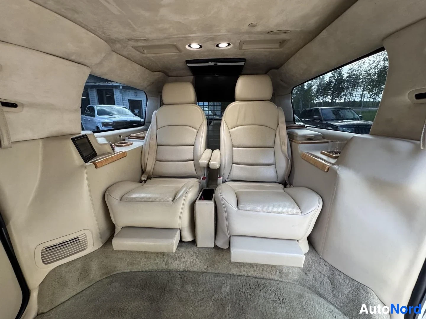 Valkoinen Cadillac Escalade ESV 2008, takaistuimet, kuva 15