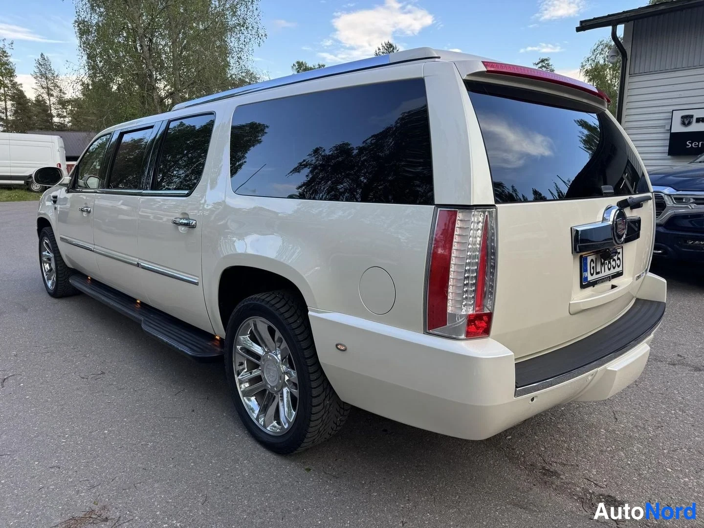 Valkoinen Cadillac Escalade ESV 2008, takaviisto, kuva 6