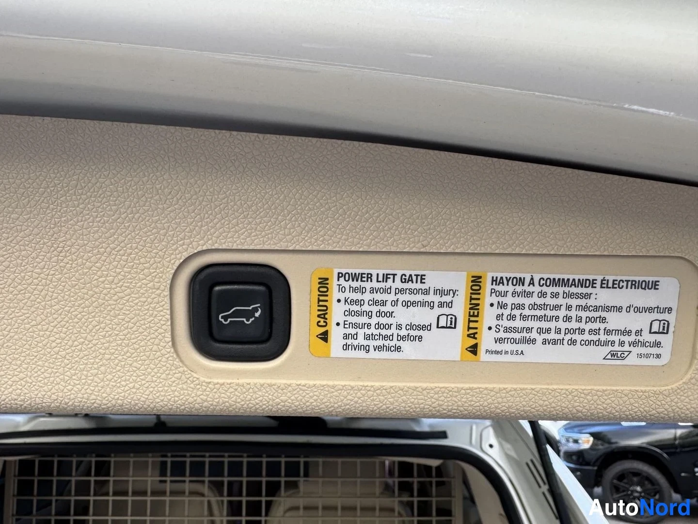 Valkoinen Cadillac Escalade ESV 2008, yksityiskohta, kuva 23