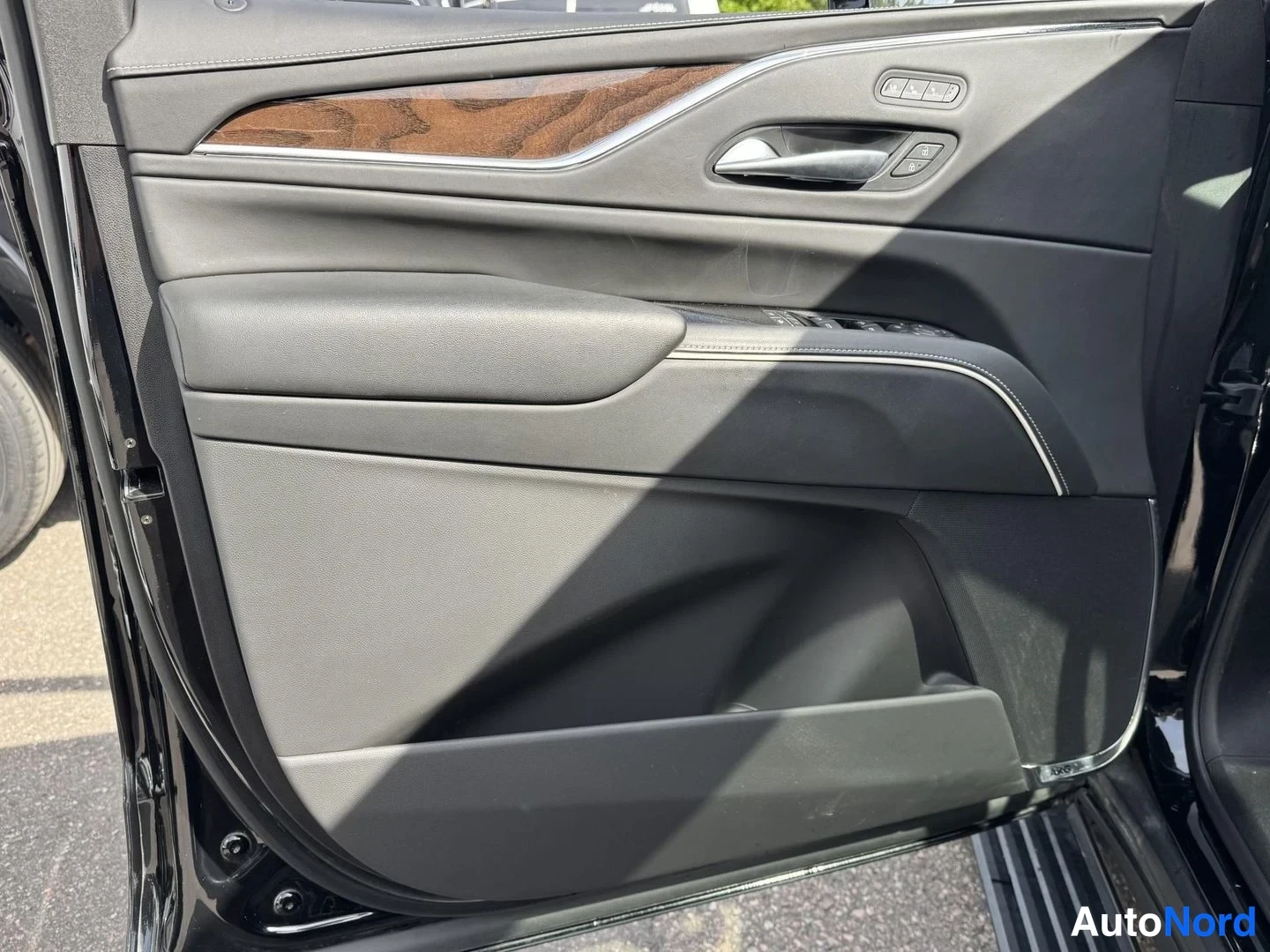 Musta Cadillac Escalade 2024, yksityiskohta, kuva 24