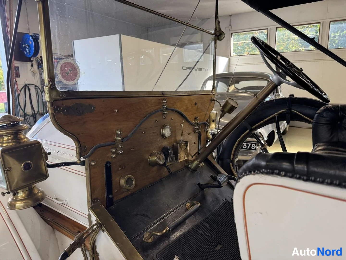 Valkoinen Cadillac La Salle 1911, ohjaamo, kuva 12