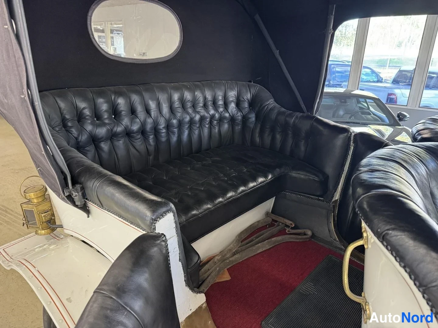 Valkoinen Cadillac La Salle 1911, takaistuimet, kuva 18