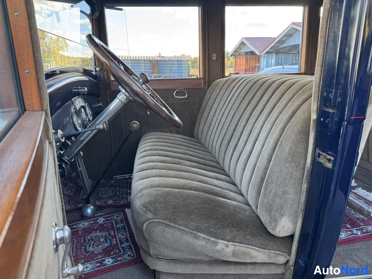 Sininen Cadillac Sedan 1924, ohjaamo, kuva 11