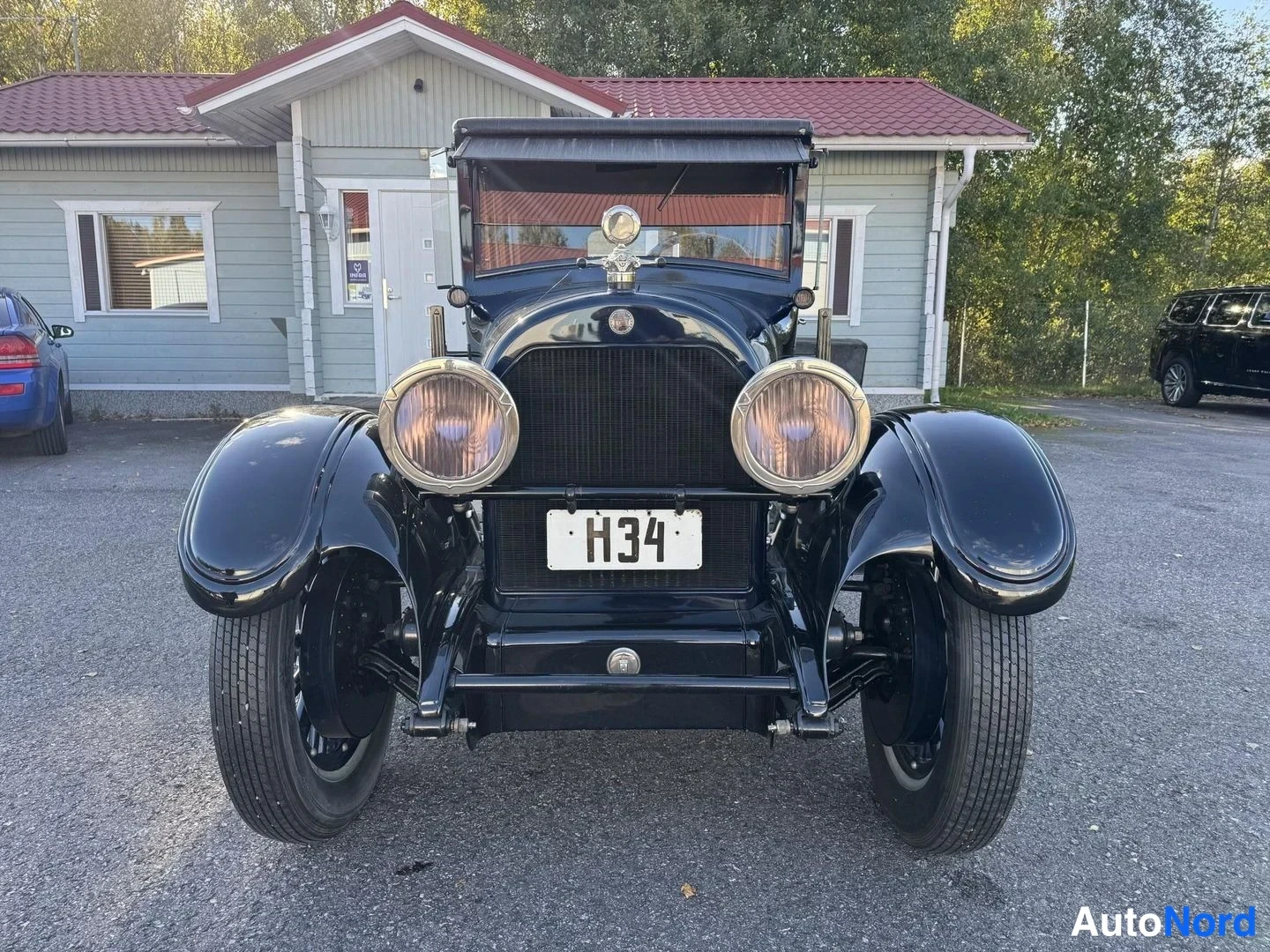 Sininen Cadillac Sedan 1924, edestä, kuva 4