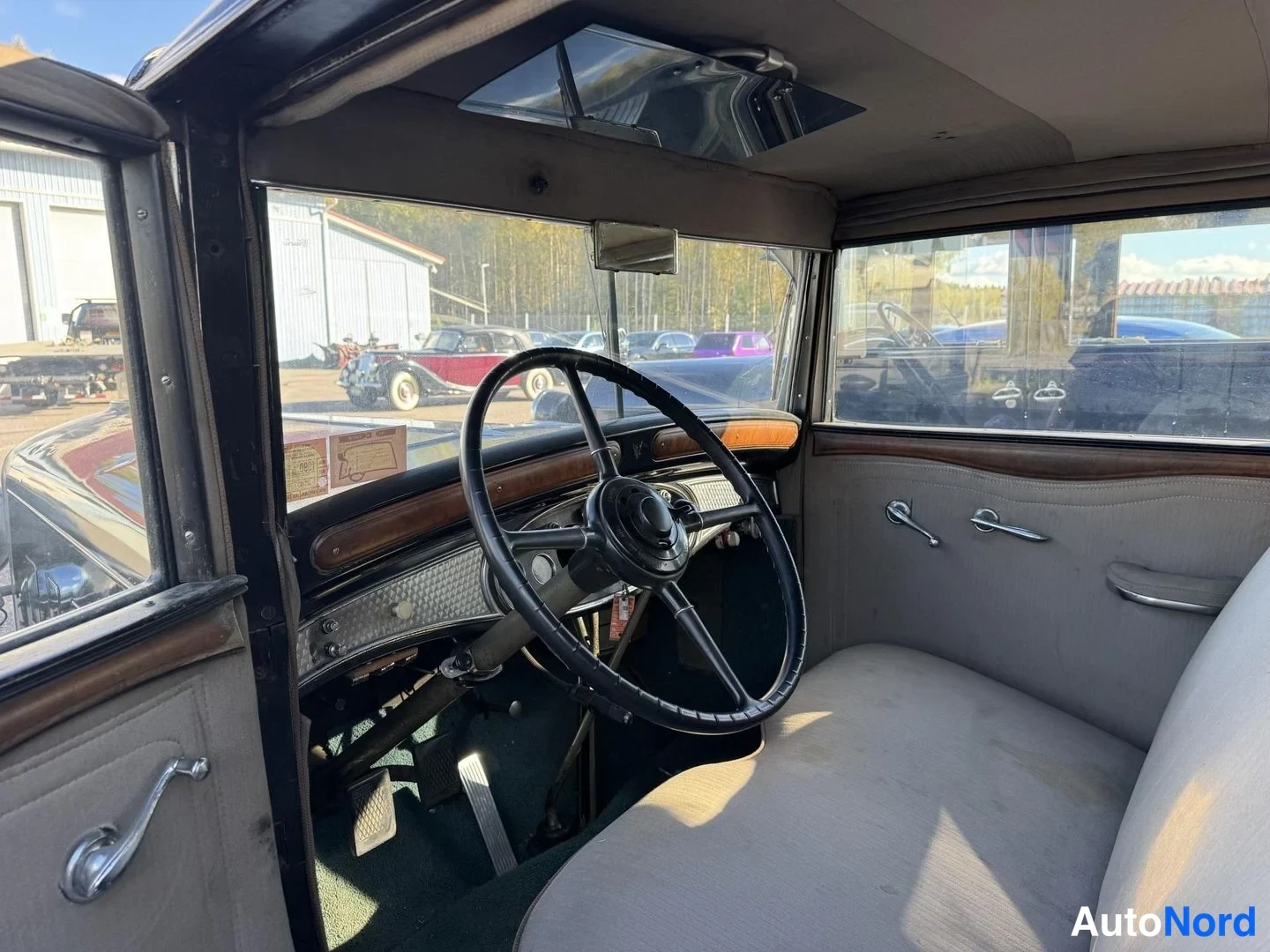 Musta Cadillac V-12 1931, ohjaamo, kuva 12