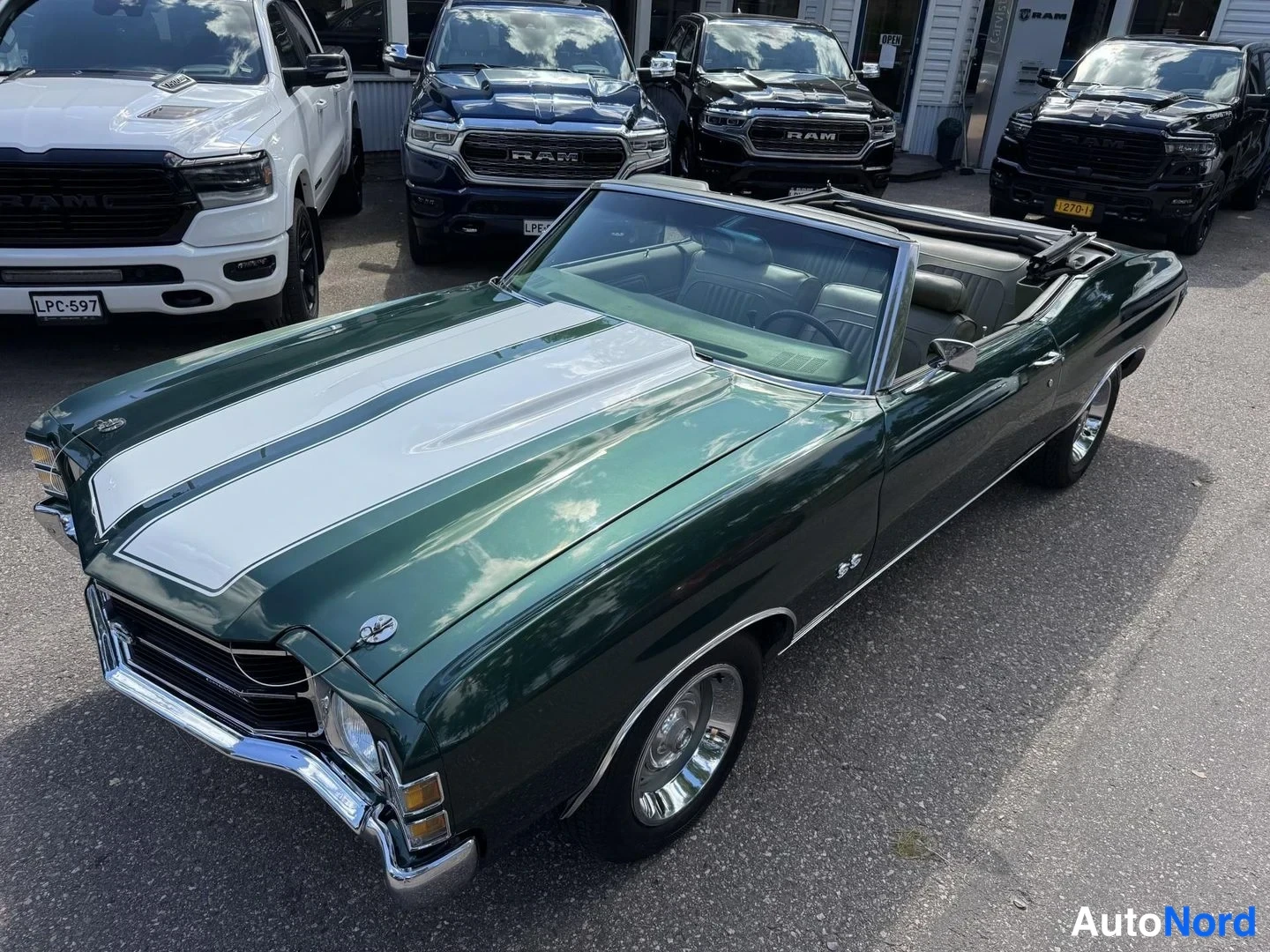 Vihreä Chevrolet Chevelle 1971, etuviisto, keula vasemmalle, kuva 2