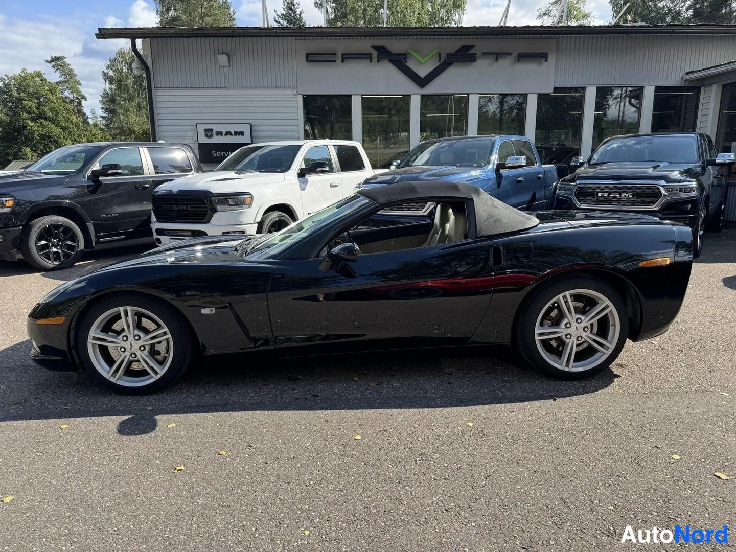 Musta Chevrolet Corvette C6 2005, sivulta, kuva 5