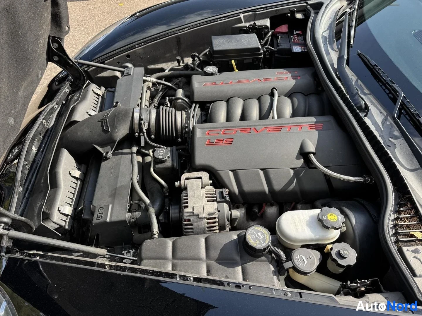 Musta Chevrolet Corvette C6 2005, moottoritila, kuva 18