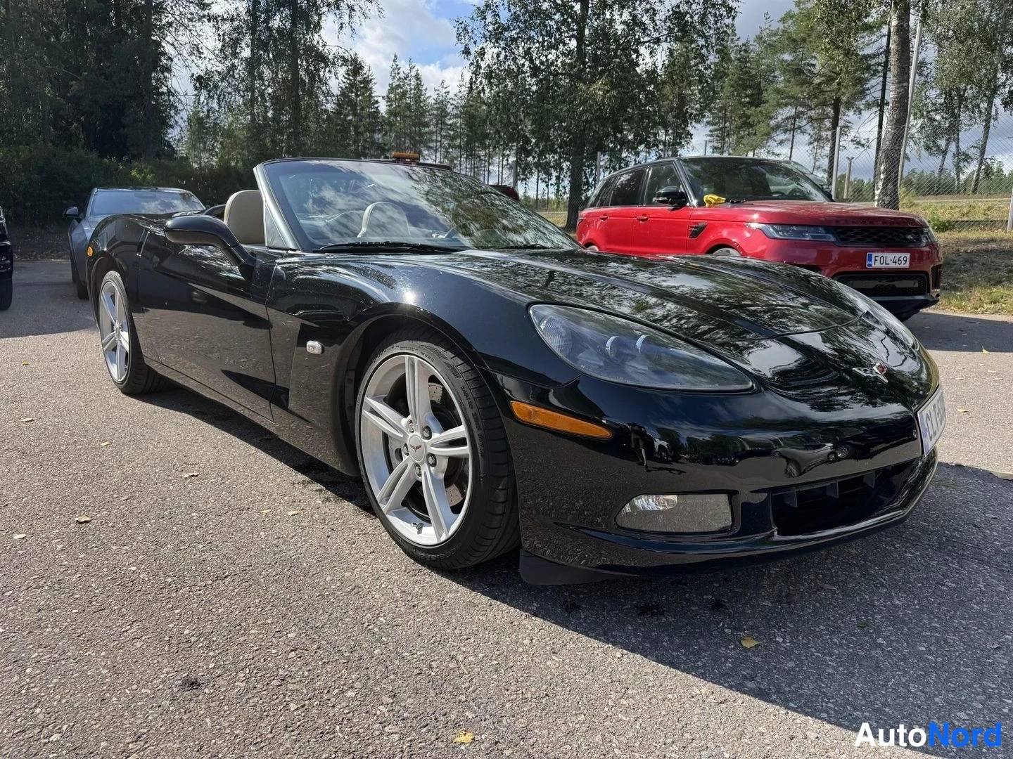 Musta Chevrolet Corvette C6 2005, etuviisto, keula oikealle, kuva 2